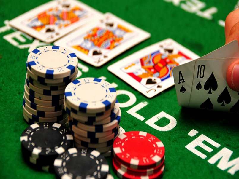Những hữu ích khi tiến hành Bluff trong Poker là gì?